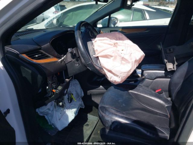 2019 LINCOLN MKC 5LMCJ2C96KUL02641 Photo 4