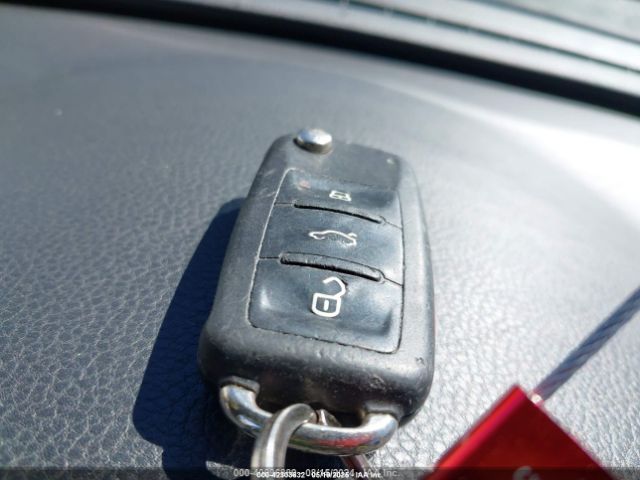1VWAT7A37FC099126 Volkswagen 2015