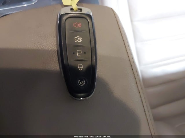 1FMCU9J96HUA74171 Ford Escape Titanium