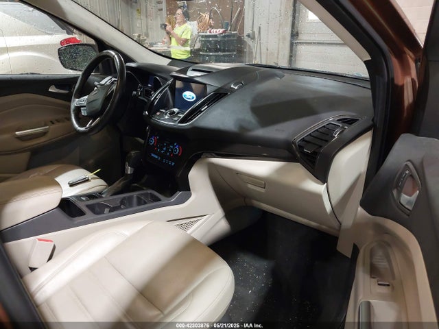 1FMCU9J96HUA74171 Ford Escape Titanium