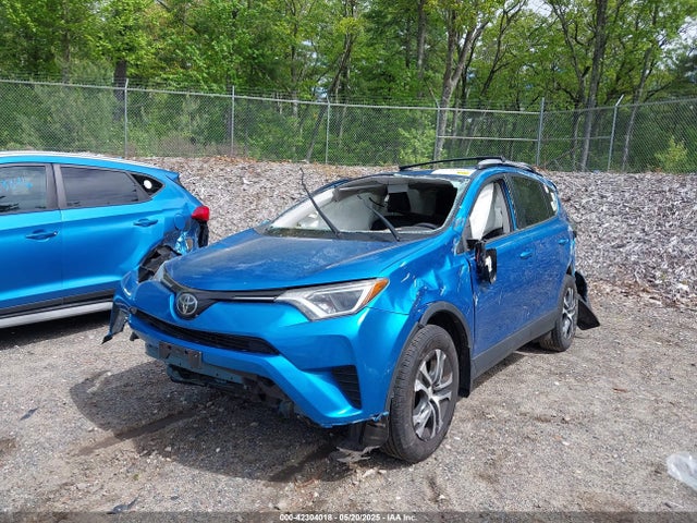 Toyota RAV4 LE 2017 JTMBFREV0HJ109919 Image 2