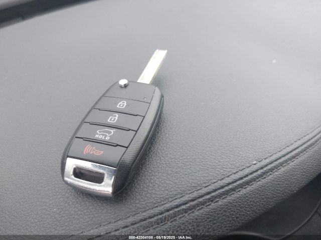 5XYPG4A56KG598555 KIA Sorento 3.3l S