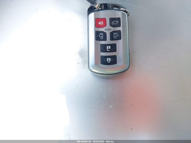 5TDYK3DC6FS674906 Toyota Sienna Xle 8 Passenger