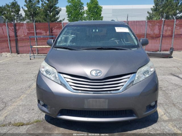 5TDYK3DC6FS674906 Toyota Sienna Xle 8 Passenger