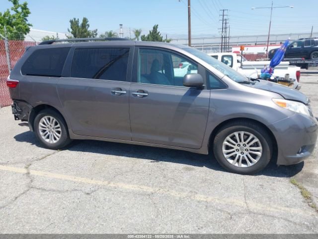 5TDYK3DC6FS674906 Toyota Sienna Xle 8 Passenger
