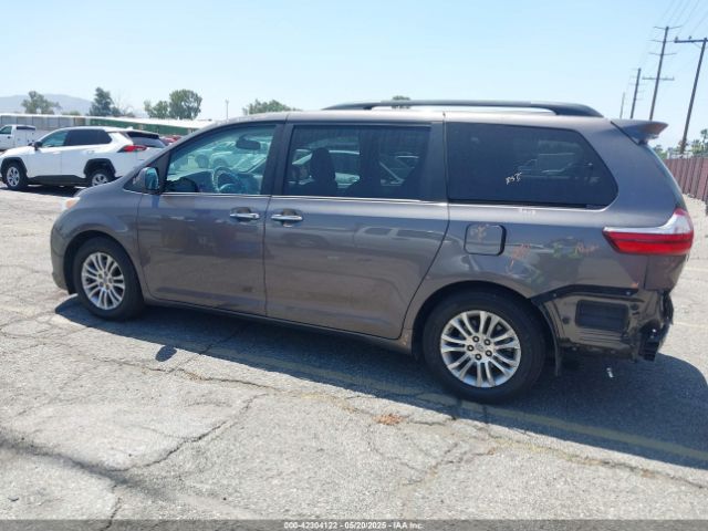 5TDYK3DC6FS674906 Toyota Sienna Xle 8 Passenger