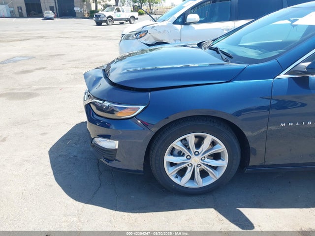 1G1ZD5STXNF180178 Chevrolet Malibu Fwd Lt