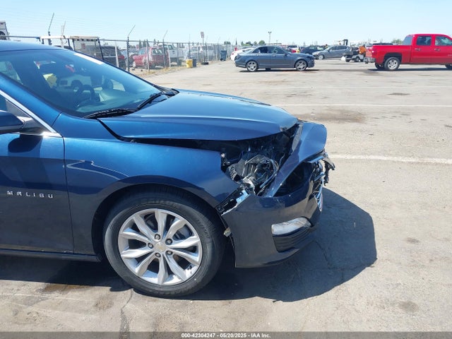 1G1ZD5STXNF180178 Chevrolet Malibu Fwd Lt
