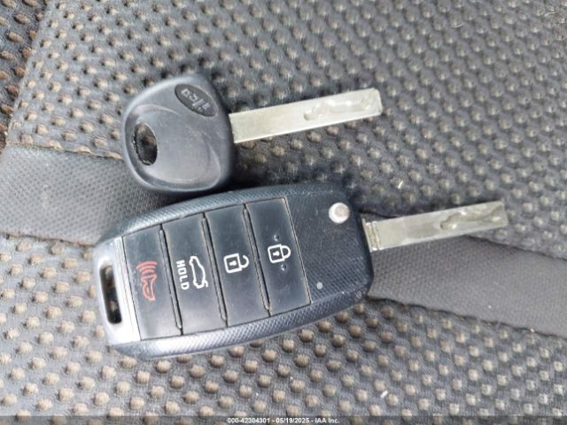 5XXGT4L30KG303445 KIA Optima Lx