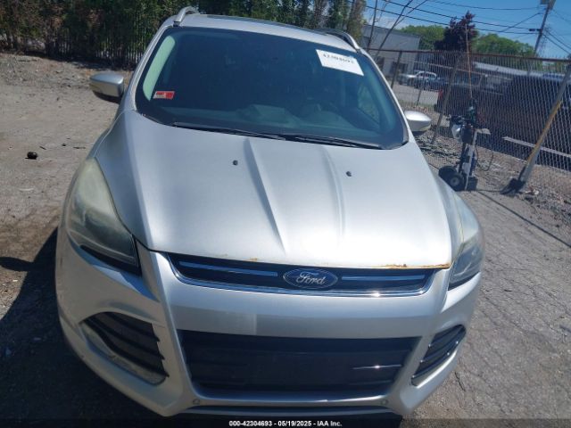 1FMCU9J96EUB67946 Ford Escape Titanium