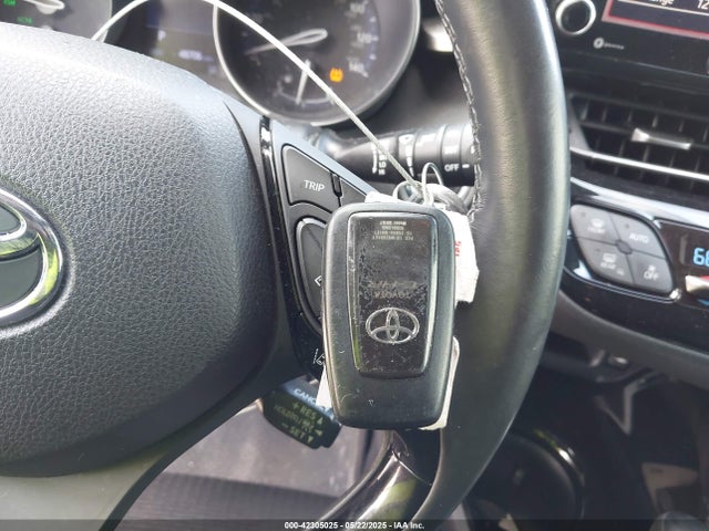 JTNKHMBX6K1036948 Toyota C-HR XLE