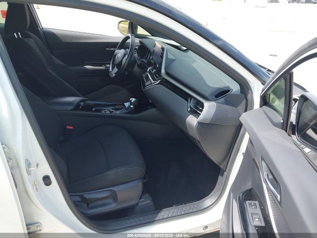 JTNKHMBX6K1036948 Toyota C-HR XLE