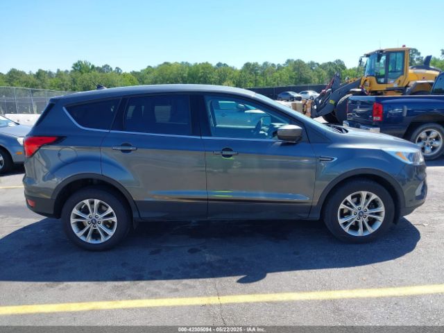 1FMCU0GD5KUB19907 Ford ESCAPE SE
