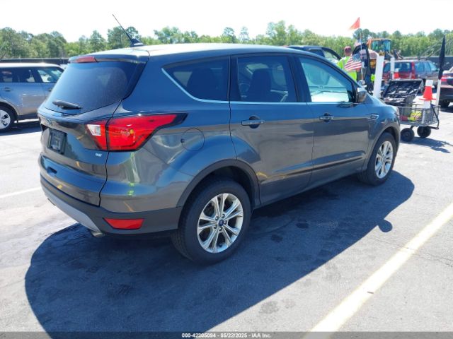 1FMCU0GD5KUB19907 Ford ESCAPE SE