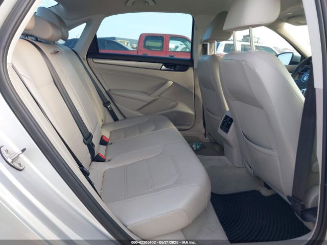 1VWBS7A37FC019833 Volkswagen Passat 1.8t Se