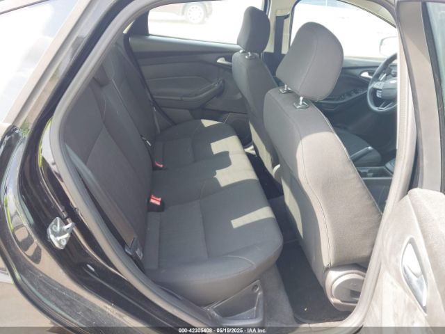 1FADP3F27GL233945 Ford FOCUS SE