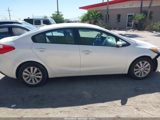 KNAFX4A6XE5217305 KIA Forte