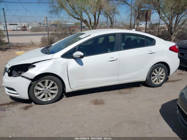 KNAFX4A6XE5217305 KIA Forte