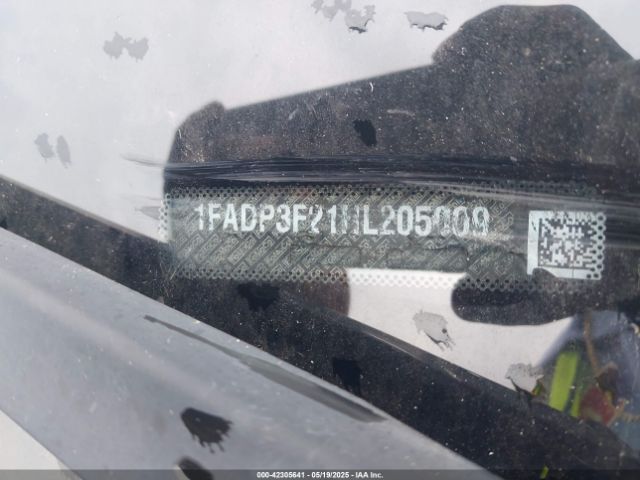 1FADP3F21HL205009 Ford FOCUS SE