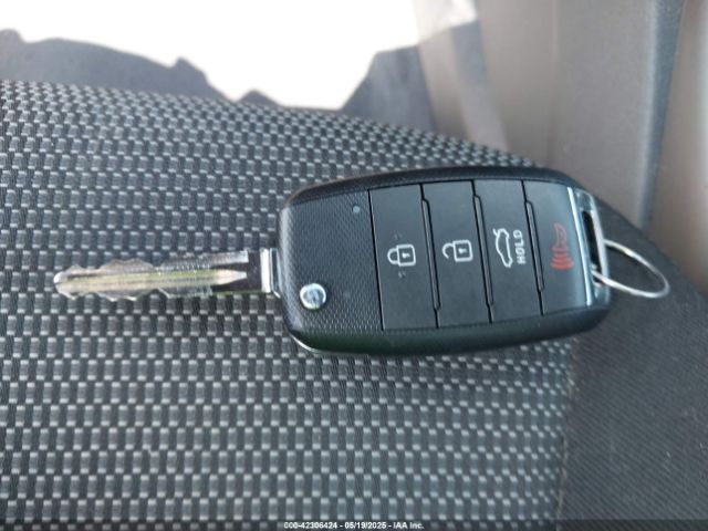 3KPFK4A73JE239090 KIA FORTE LX