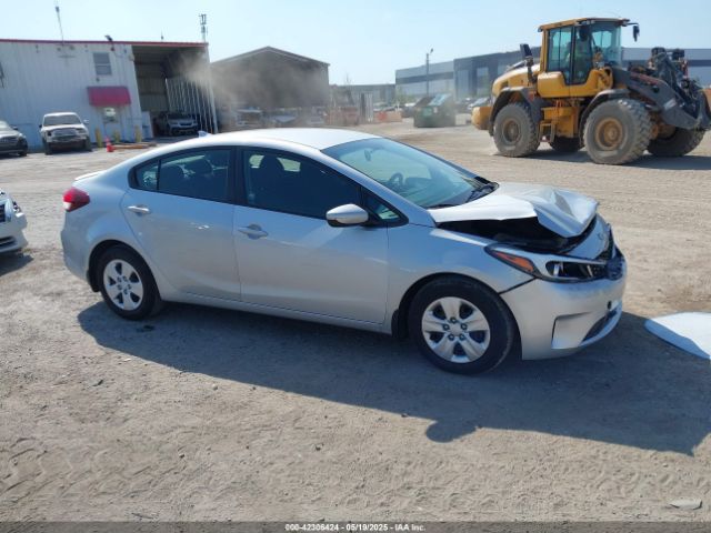 3KPFK4A73JE239090 KIA FORTE LX