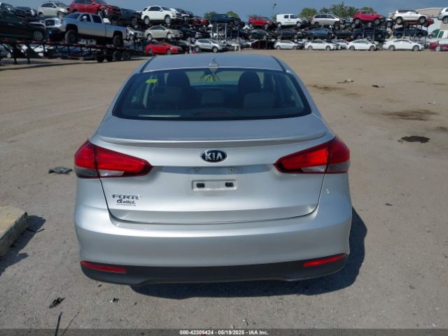 3KPFK4A73JE239090 KIA FORTE LX