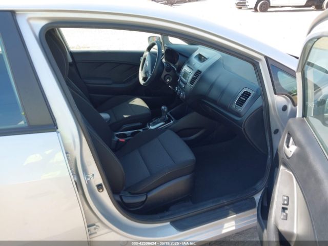 3KPFK4A73JE239090 KIA FORTE LX