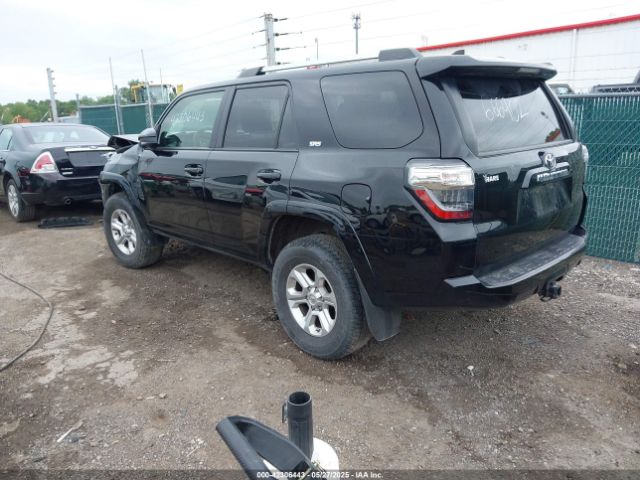 2019 TOYOTA 4RUNNER JTEBU5JR2K5666902 Photo 2