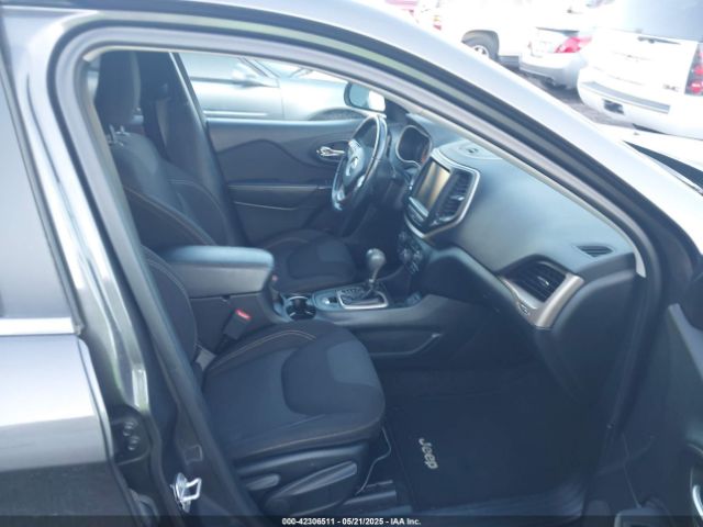1C4PJLCB6HW542030 Jeep Cherokee Latitude Fwd