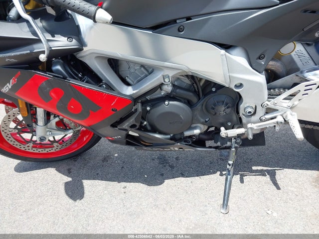 ZD4KEU00XJS001393 Aprilia 2018