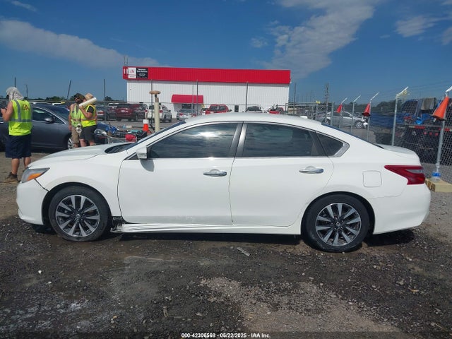 Nissan Altima 2018 1N4AL3AP0JC126695 Image 15