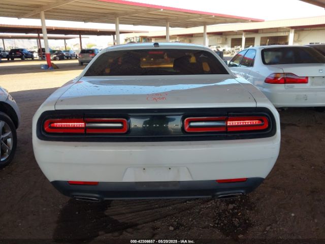 2C3CDZAG8FH865213 Dodge Challenger Sxt