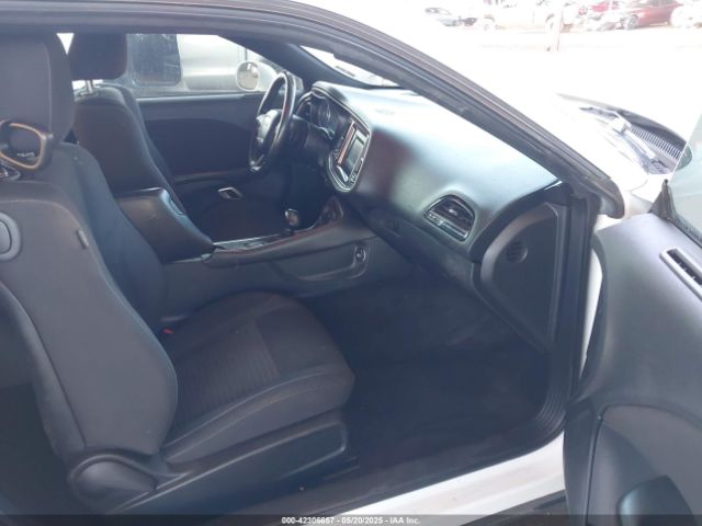 2C3CDZAG8FH865213 Dodge Challenger Sxt