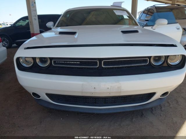 2C3CDZAG8FH865213 Dodge Challenger Sxt