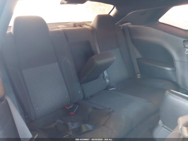 2C3CDZAG8FH865213 Dodge Challenger Sxt