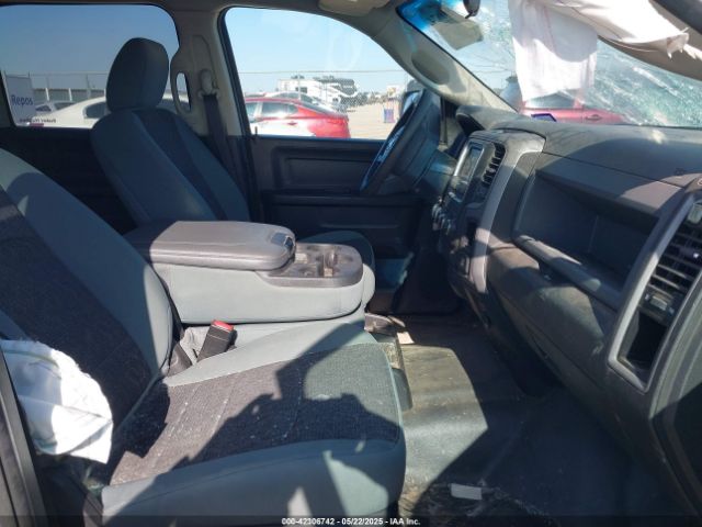 1C6RR6STXKS609893 RAM 1500 Classic Tradesman  4x2 6'4 Box