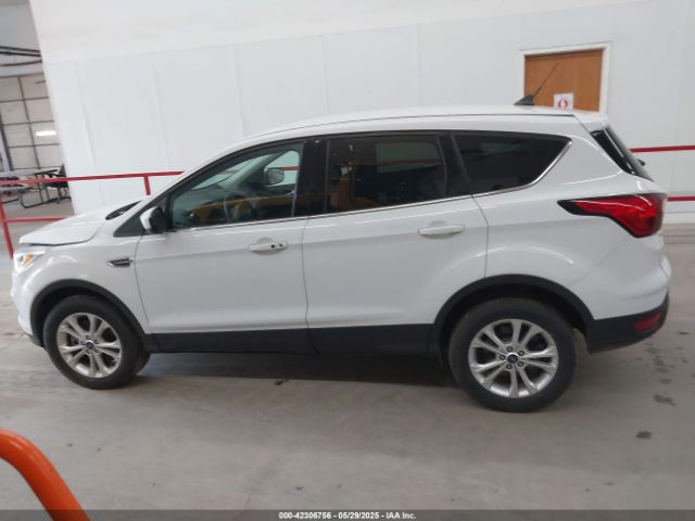 1FMCU9GD4KUA65732 Ford ESCAPE SE