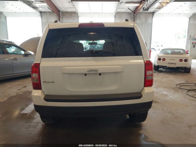 1C4NJRFB4GD658942 Jeep Patriot Latitude