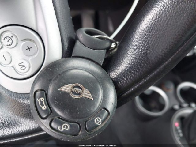 2010 MINI COOPER WMWMF3C55ATZ25847 Photo 10