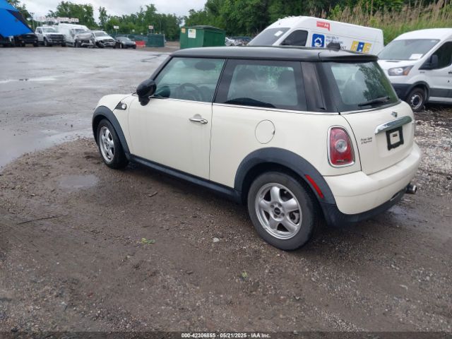 2010 MINI COOPER WMWMF3C55ATZ25847 Photo 2