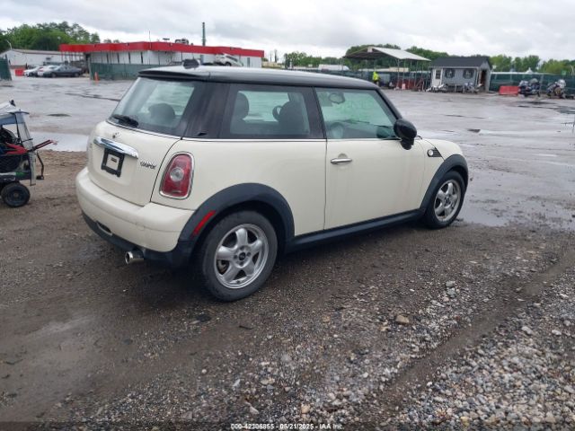 2010 MINI COOPER WMWMF3C55ATZ25847 Photo 3