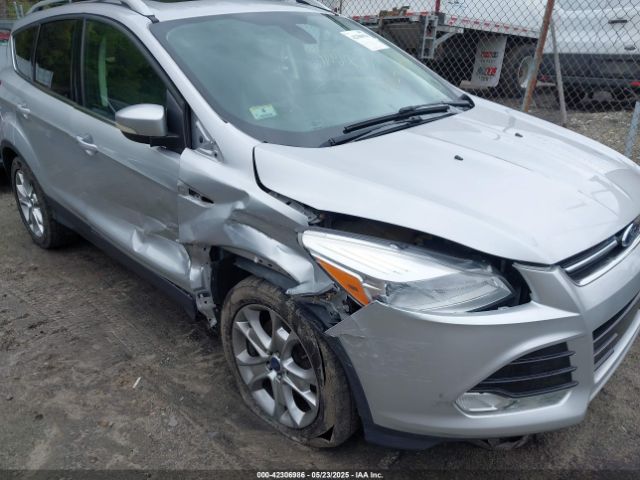 1FMCU9J91FUA85771 Ford Escape Titanium