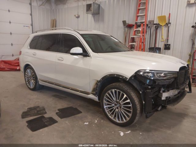 2021 BMW X7 5UXCW2C09M9F04200