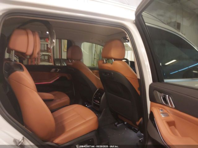 2021 BMW X7 5UXCW2C09M9F04200 Photo 7