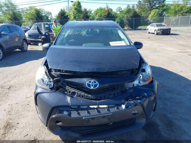 JTDZN3EU2HJ065380 Toyota Prius V Four