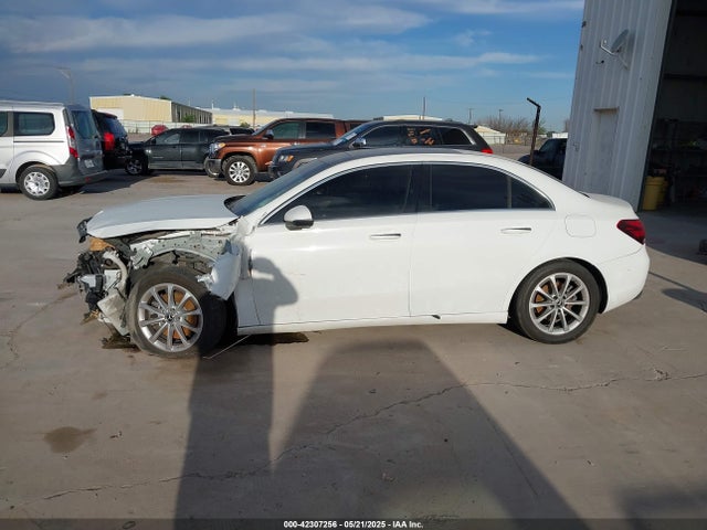 WDD3G4EB0KW029448 Mercedes-Benz m260
