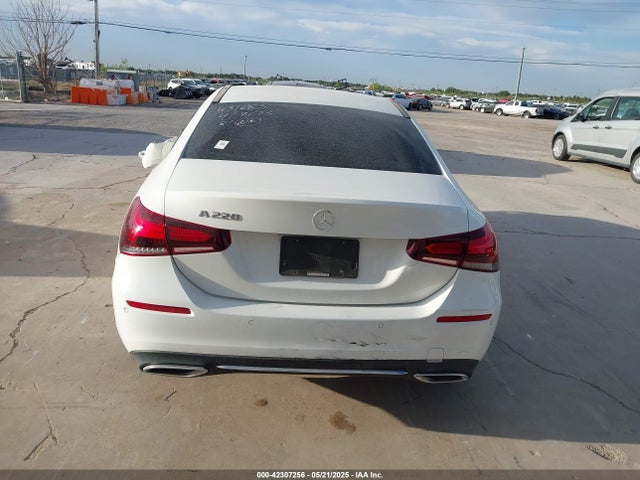 WDD3G4EB0KW029448 Mercedes-Benz m260