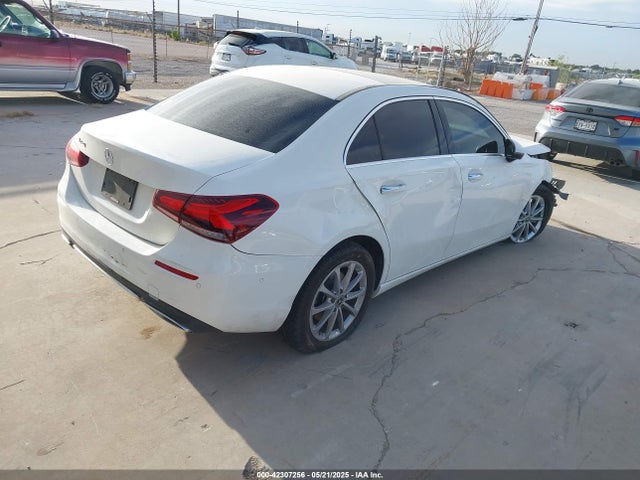 WDD3G4EB0KW029448 Mercedes-Benz m260