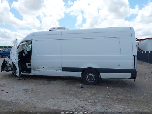 WD4PF1CD6KP159736 Mercedes-Benz om 642 with brake assist