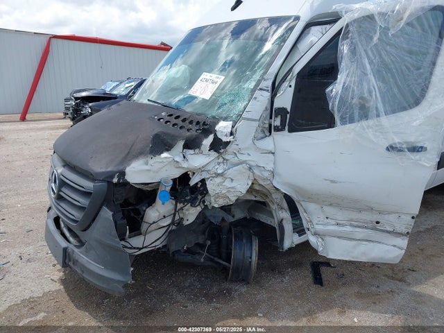 WD4PF1CD6KP159736 Mercedes-Benz om 642 with brake assist